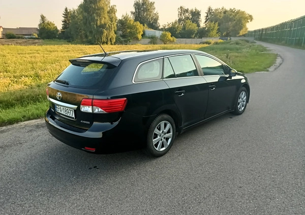 Toyota Avensis cena 34999 przebieg: 300000, rok produkcji 2015 z Pabianice małe 121